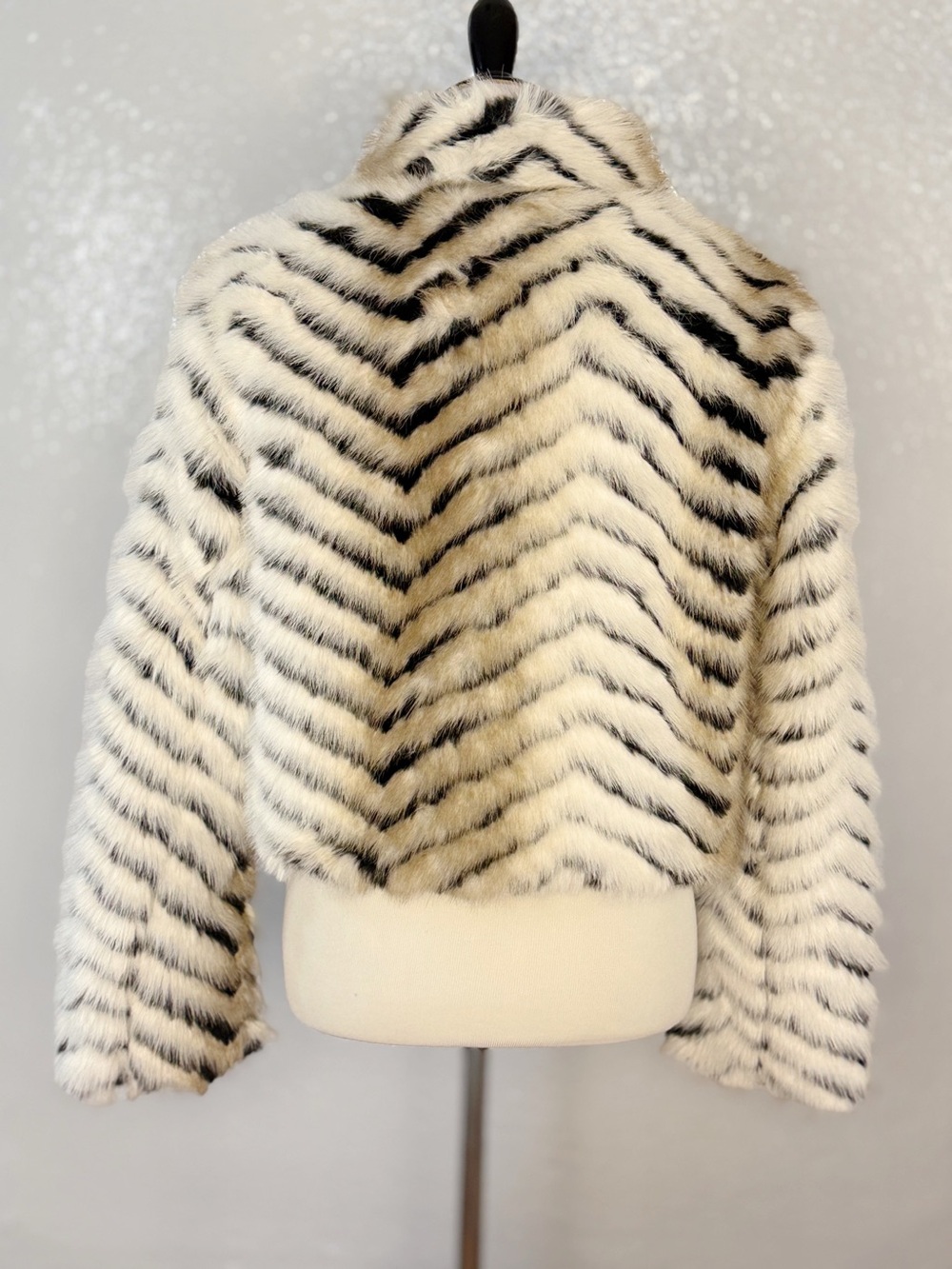 Azalea Wang Argyll Faux Fur Animal Print Coat Western Buckle Cropped Jacket - Picture 7 of 16